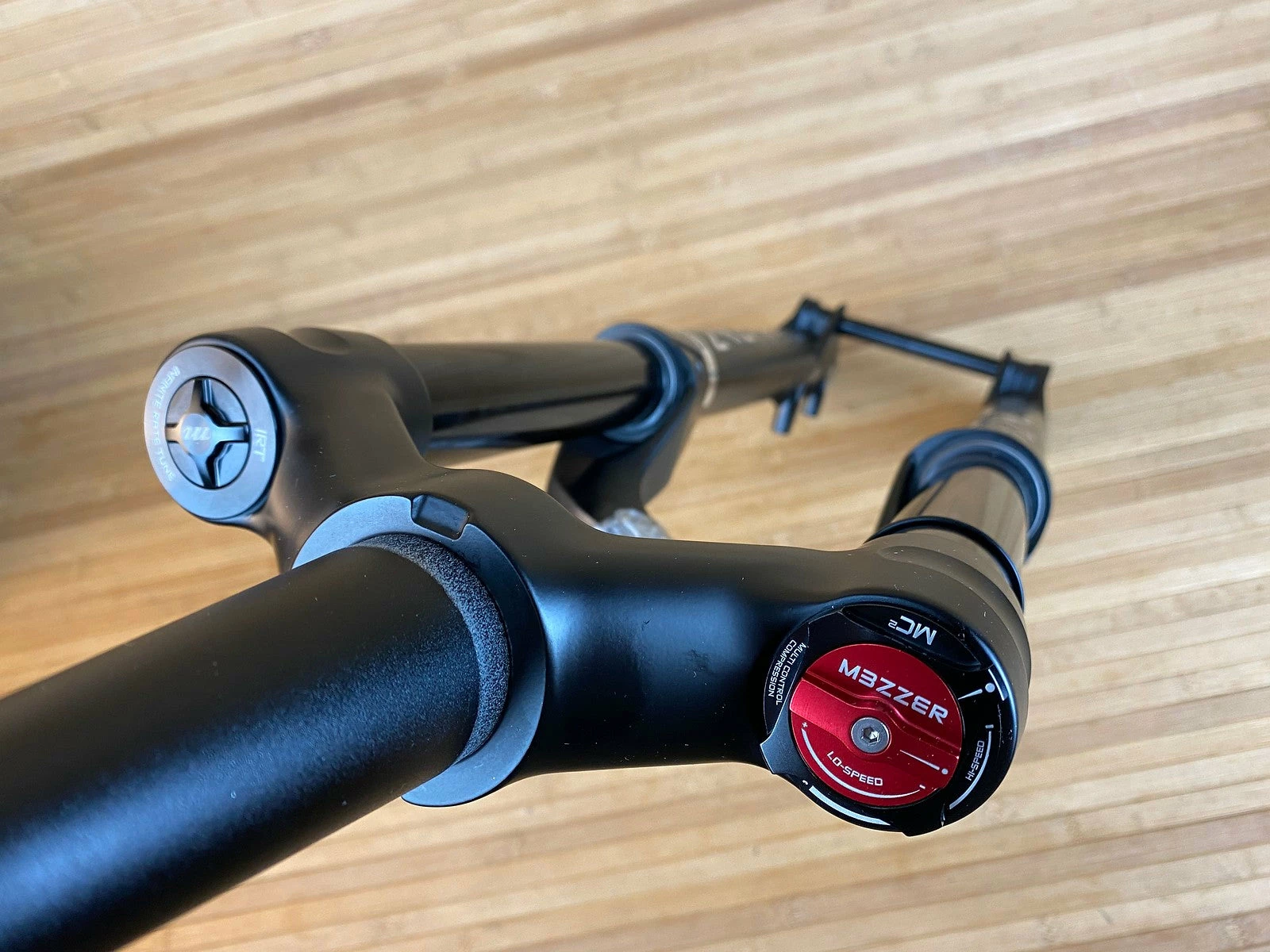 Manitou Mezzer PRO 180mm / 27,5" / Dorado AIR System / Boost Federgabel 4 Manitou Mezzer PRO 180mm / 27,5" / Dorado AIR System / Boost Federgabel – Bild 4