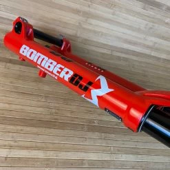 Marzocchi BOMBER DJ Rot 100mm / 26" Dirt Federgabel -Bremse Verkaufsgeschäft 5563300 large