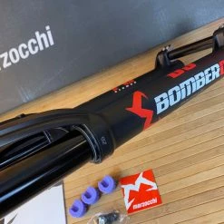 Marzocchi BOMBER DJ Schwarz 100mm / 26" Dirt Federgabel -Bremse Verkaufsgeschäft 5563326 large