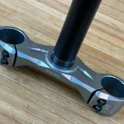 Rock-shox Rock Shox Boxxer Untere Brücke Mit Schaft 1 1/8" Crown-Steerer 36mm Offset ( 0 OS ) -Bremse Verkaufsgeschäft IMG 0140 c3b0b008 cd34 4aa2 ae85 2eae7dcf1b89