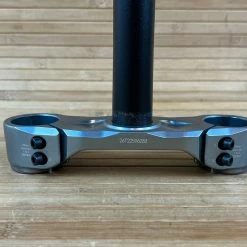 Rock-shox Rock Shox Boxxer Untere Brücke Mit Schaft 1 1/8" Crown-Steerer 46mm Offset ( 10 OS ) -Bremse Verkaufsgeschäft IMG 0146 84476793 58df 4900 9143 703a44d48781