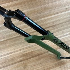 Rock-shox RockShox Lyrik Ultimate RC2 2023 Federgabel 29" / 160mm Grün / Green -Bremse Verkaufsgeschäft IMG 0245 f70b9c3c 0f68 42b0 a93b 9cc106146e65