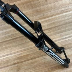 Rock-shox RockShox Zeb Ultimate Federgabel Schwarz 190mm / 27,5" 17 Rock-shox RockShox Zeb Ultimate Federgabel Schwarz 190mm / 27,5" -Bremse Verkaufsgeschäft IMG 0257 0a56ab87 49d6 48c1 b284 254e241b3d47