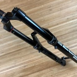 Rock-shox RockShox Zeb Ultimate Federgabel Schwarz 190mm / 27,5" 27 Rock-shox RockShox Zeb Ultimate Federgabel Schwarz 190mm / 27,5" -Bremse Verkaufsgeschäft IMG 0258