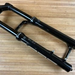 Rock-shox RockShox Zeb Ultimate Federgabel Schwarz 190mm / 27,5" 23 Rock-shox RockShox Zeb Ultimate Federgabel Schwarz 190mm / 27,5" -Bremse Verkaufsgeschäft IMG 0263