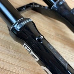 Rock-shox RockShox Zeb Ultimate Federgabel Schwarz 190mm / 27,5" 21 Rock-shox RockShox Zeb Ultimate Federgabel Schwarz 190mm / 27,5" -Bremse Verkaufsgeschäft IMG 0265