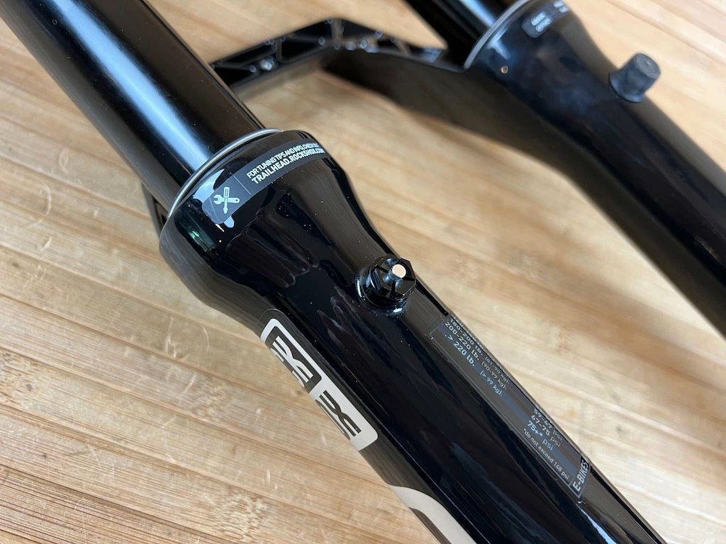 Rock-shox RockShox Zeb Ultimate Federgabel Schwarz 190mm / 27,5" 7 Rock-shox RockShox Zeb Ultimate Federgabel Schwarz 190mm / 27,5" – Bild 7