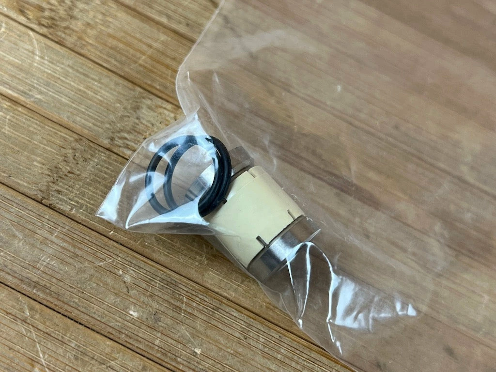 Burgtec TITAN Dämpferbuchse 22x8mm 2 Burgtec TITAN Dämpferbuchse 22x8mm – Bild 2