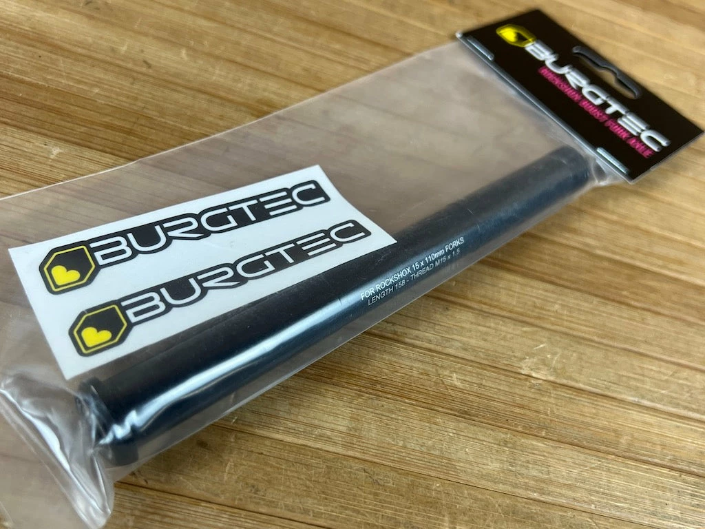 Burgtec Rock Shox Boost Achse / Axle Black / Schwarz 2 Burgtec Rock Shox Boost Achse / Axle Black / Schwarz – Bild 2