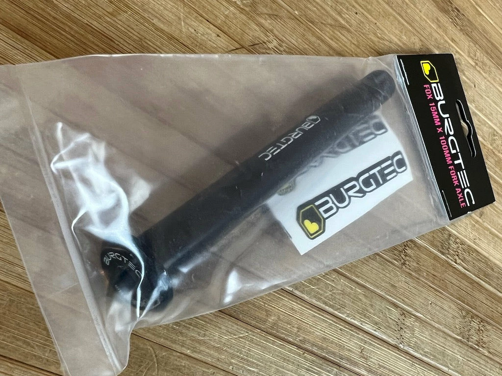 Burgtec FOX 100x15mm Achse NON Boost Black / Schwarz 2 Burgtec FOX 100x15mm Achse NON Boost Black / Schwarz – Bild 2