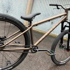 Ns-bikes NS Bikes Metropolis 1 Cromo DJ-Expert / Dirt Komplettbike Olive Rust -Bremse Verkaufsgeschäft IMG 0600 a8cb36ab f93f 47c7 ac27 a0f3ff0312f8