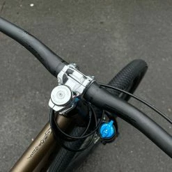 Ns-bikes NS Bikes Metropolis Cromo Custom Dirtbike Mit FOX 36 -Bremse Verkaufsgeschäft IMG 0666 d7a2e059 0d3b 42f0 9d87 ccf769b1dd39