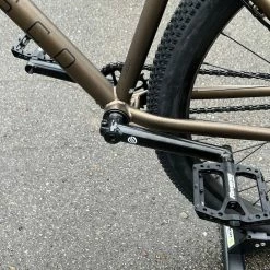 Ns-bikes NS Bikes Metropolis Cromo Custom Dirtbike Mit FOX 36 -Bremse Verkaufsgeschäft IMG 0675 2195352b a0a5 4d00 a9dc 8e41f27ca61d