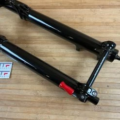 Fox 36 2021 Grip 3-POS 160mm / 27,5" Federgabel Shiny Black -Bremse Verkaufsgeschäft IMG 0743 36cac690 8a4c 411f 8c79 601f0428b181