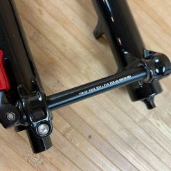 Fox 36 2021 Grip 3-POS 160mm / 27,5" Federgabel Shiny Black -Bremse Verkaufsgeschäft IMG 0744 aaca83a8 99a5 4031 8d62 40c9434ff07d