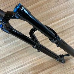 Fox 36 2021 Grip 3-POS 160mm / 27,5" Federgabel Shiny Black -Bremse Verkaufsgeschäft IMG 0746 07452b8e 1829 4a77 bd83 7ffb903c3bf3