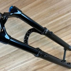 Fox 36 2021 Grip 3-POS 160mm / 27,5" Federgabel Shiny Black -Bremse Verkaufsgeschäft IMG 0747 437920d1 90de 43c7 908f b4a0ca381b9f