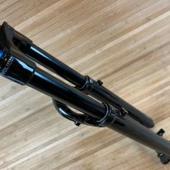 Fox 36 2021 Grip 3-POS 160mm / 27,5" Federgabel Shiny Black -Bremse Verkaufsgeschäft IMG 0748 54102d9e 1846 41ce 98b2 d0883a758e02