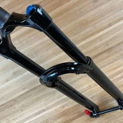 Fox 36 2021 Grip 3-POS 160mm / 27,5" Federgabel Shiny Black -Bremse Verkaufsgeschäft IMG 0749 f4f7bb14 50e5 4e22 b865 34c29efeec34