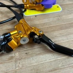 Formula CURA 4 Scheibenbremse Gold VR Oder HR -Bremse Verkaufsgeschäft IMG 1025 f453b0ab a562 45bb 9871 d40b36eb48b3