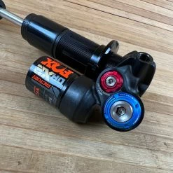 Fox DHX2 Factory Race 225x70mm Trunnion 2021 Dämpfer 14 Fox DHX2 Factory Race 225x70mm Trunnion 2021 Dämpfer -Bremse Verkaufsgeschäft IMG 1924