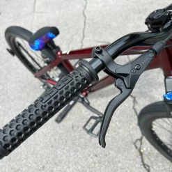 Ns-bikes NS Bikes Movement 2 Alloy DJ Dirt Komplettbike Red -Bremse Verkaufsgeschäft IMG 2128 92b52155 91df 4fd1 b8c9 77ef62057597