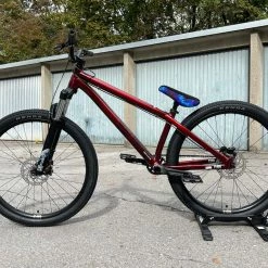 Ns-bikes NS Bikes Movement 2 Alloy DJ Dirt Komplettbike Red -Bremse Verkaufsgeschäft IMG 2131 cf129700 b10a 462e 90ad c14004e9964f