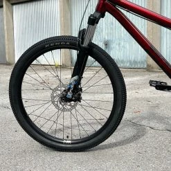 Ns-bikes NS Bikes Movement 2 Alloy DJ Dirt Komplettbike Red -Bremse Verkaufsgeschäft IMG 2132 a10078ff 7a12 40b5 b7ad 88d972c62521