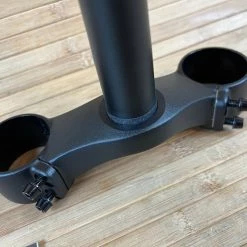 Manitou Dorado Brücke Mit Schaft Unten Ab 2021 57mm Offset -Bremse Verkaufsgeschäft IMG 2137 0e0b7ff2 0694 4c86 ae3d 155c19c36927