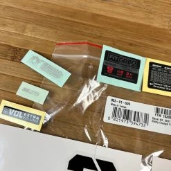 Fox Decal Kit 34 2021 F-S Black Logo / Shiny Orange -Bremse Verkaufsgeschäft IMG 5573 1776afcd 8bdb 4098 8d58 c66f54a3687f