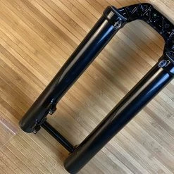 FOX 40 Casting / Lower 2017 27,5" Shiny Black -Bremse Verkaufsgeschäft IMG 5759 scaled