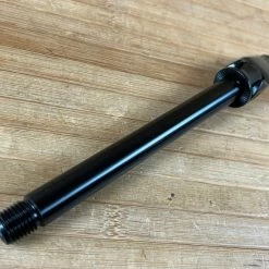 FOX Achse 100x15mm Schwarz Axle Schnellspanner -Bremse Verkaufsgeschäft IMG 5841