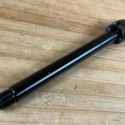 FOX Achse 110x15mm Boost Schwarz Axle Schnellspanner -Bremse Verkaufsgeschäft IMG 5845