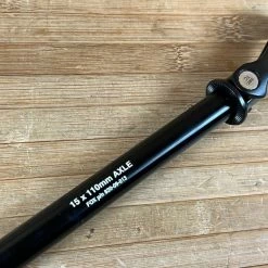 FOX Achse 110x15mm Boost Schwarz Axle Schnellspanner -Bremse Verkaufsgeschäft IMG 5846