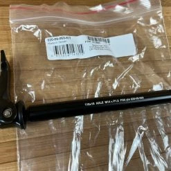 FOX Achse 2020 110x15mm Boost Schwarz Axle Schnellspanner -Bremse Verkaufsgeschäft IMG 6095 44f0241c 5df5 4e7b 8094 d4a4031fd214