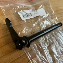 FOX Achse 2020 110x15mm Boost Schwarz Axle Schnellspanner -Bremse Verkaufsgeschäft IMG 6096 5b815fed bd19 43ae 9b0e b91cb6473d79