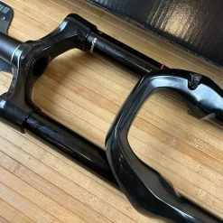 RockShox Yari RC Modelljahr 2021 29" / 170mm Federgabel -Bremse Verkaufsgeschäft IMG 6643 940cd868 3325 4651 8ccc 41f3da4f5ba4