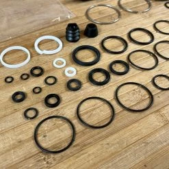 Manitou Dorado Dichtungen / Sealkit / Servicekit Ab 2021 37mm -Bremse Verkaufsgeschäft IMG 7017 1cb4770e dcbf 479d ae32 59f5b63c930e