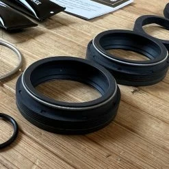 Manitou Dorado Dichtungen / Sealkit / Servicekit Ab 2021 37mm -Bremse Verkaufsgeschäft IMG 7021 fec43762 43dc 42ae 90be cfc2eb83f071