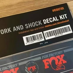 Fox Decal Kit ROT -Bremse Verkaufsgeschäft IMG 7224 scaled