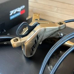 TRP DH-R EVO GOLD HD-M846 Bremse HR Hebel Rechts -Bremse Verkaufsgeschäft IMG 7884 9a35234f 5859 4748 9bd5 2e86ca3ffc1c