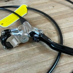 Formula CURA 4 Scheibenbremse Polish VR Oder HR -Bremse Verkaufsgeschäft IMG 7962 35e46171 5cee 42a4 8aed 0c36f58a2b0a