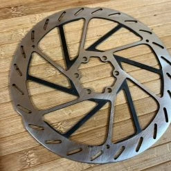 SRAM HS2 Disc / Bremsscheibe 180mm 6-Loch -Bremse Verkaufsgeschäft IMG 8029 dc1df795 dd6e 43da 8fcb 9cef0056ed81