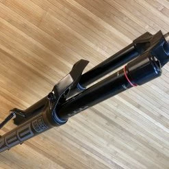 Rock-shox RockShox ZEB R 2021 180mm 27,5" Debon Air Federgabel Schwarz -Bremse Verkaufsgeschäft IMG 8849 scaled