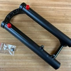 FOX 40 Casting / Lower 2021 27,5" Matte Black / Matt Schwarz -Bremse Verkaufsgeschäft IMG 9012 22378582 86d3 402f 9bee 63b2ddcf8fbc