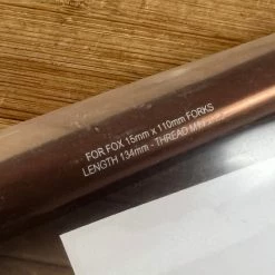 Burgtec FOX Boost Achse / Axle 2021+ Kash Bronze -Bremse Verkaufsgeschäft IMG 9158 c06e01eb 4fdc 4c2e 902e bec6b21cf26f