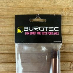 Burgtec FOX Boost Achse / Axle PRE 2021 Kash Bronze -Bremse Verkaufsgeschäft IMG 9166 449cd215 e71a 406e af25 58879bc803f9